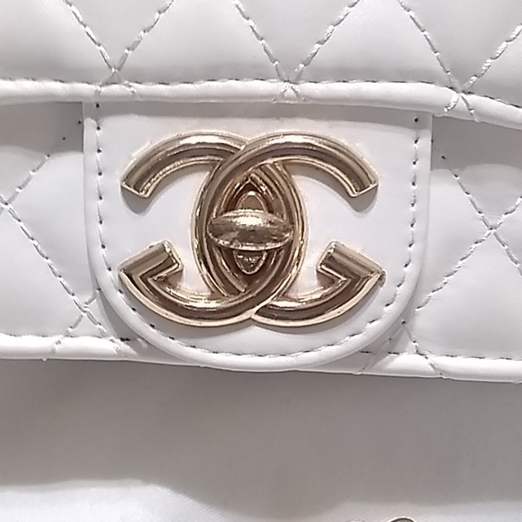 Beautiful quilted purse - Picture 2 of 12